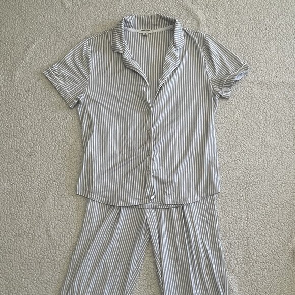 Anne Klein Pajamas. Capri pants, short sleeve button up top, medium , white/gray - Picture 1 of 4